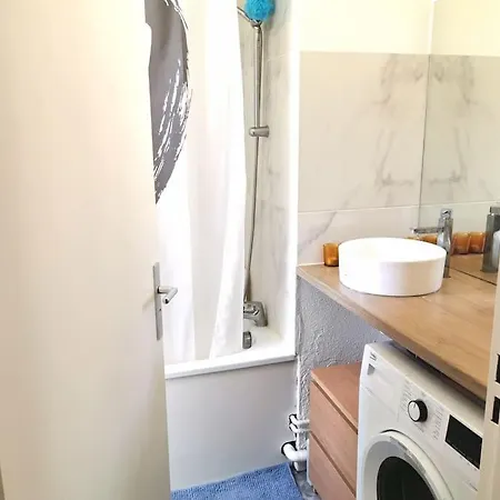 2 Pieces, 8 Min De En Tram Apartment *